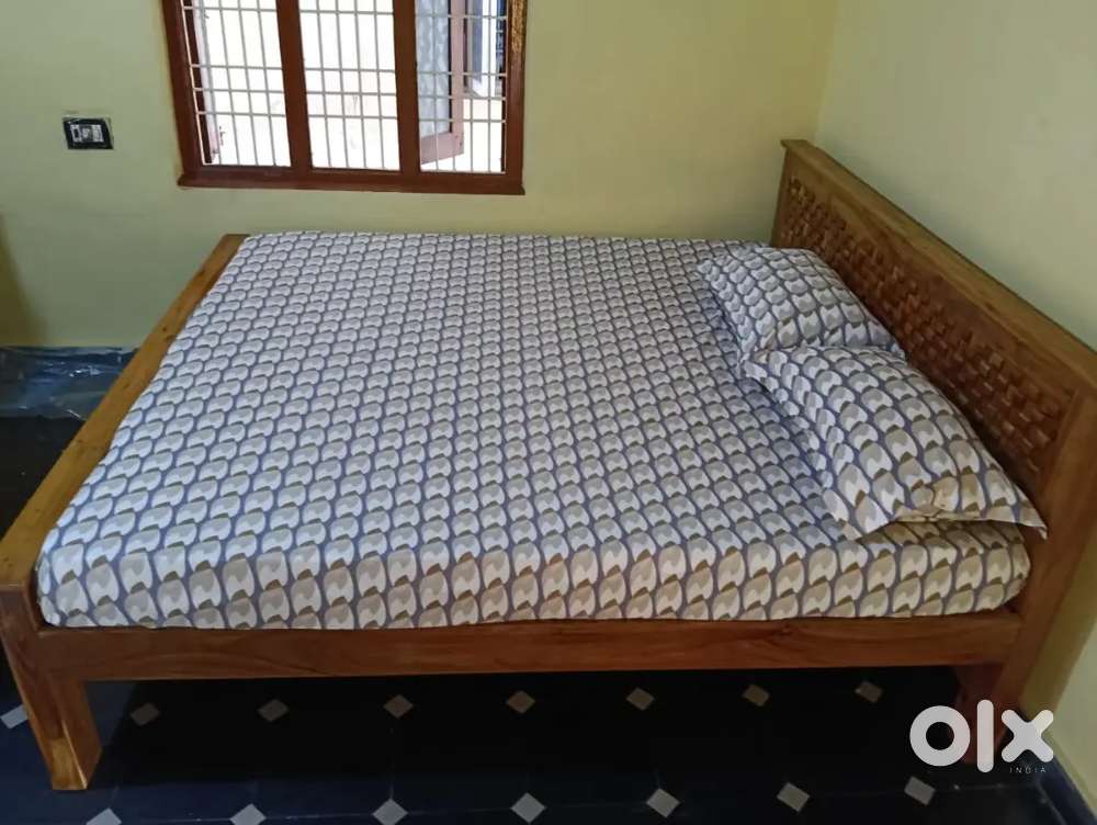 6/6 bed with mattress