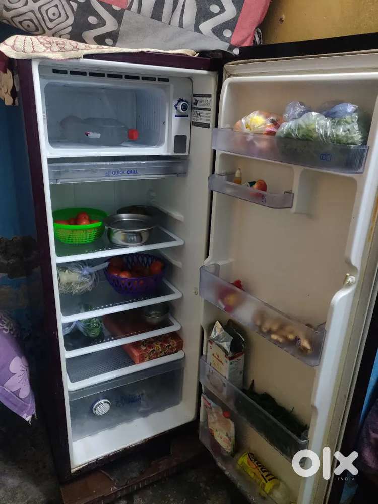 Refrigerator whirlpool 3 year old and tv Sansui new 6th month old oly