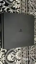 Ps4 slim 500gb with 1 controller and 3 discs