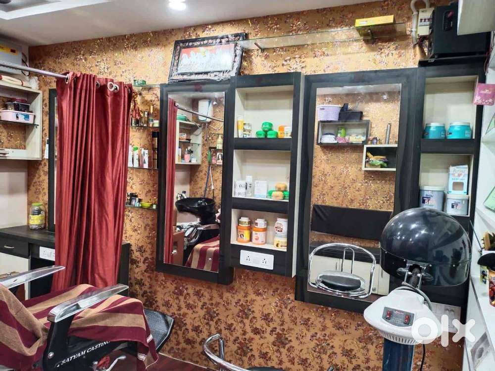 female staff required for parlor