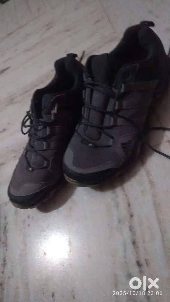 Adidas terrex AX2S Hikking shoes (SIZE 8)