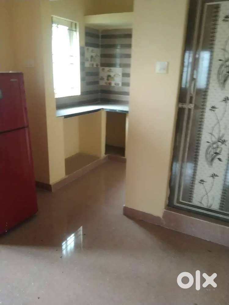 1 bhk house for rent 6000 and advance 20k for family