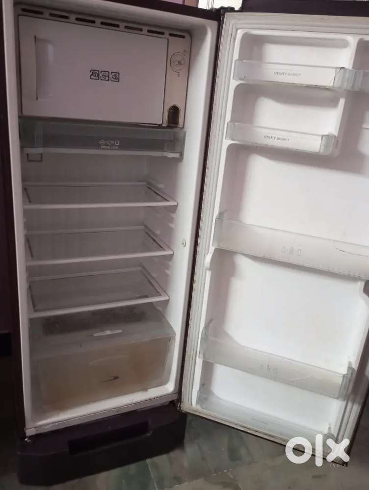 Lg 250 liters fridge. Good running conditioni