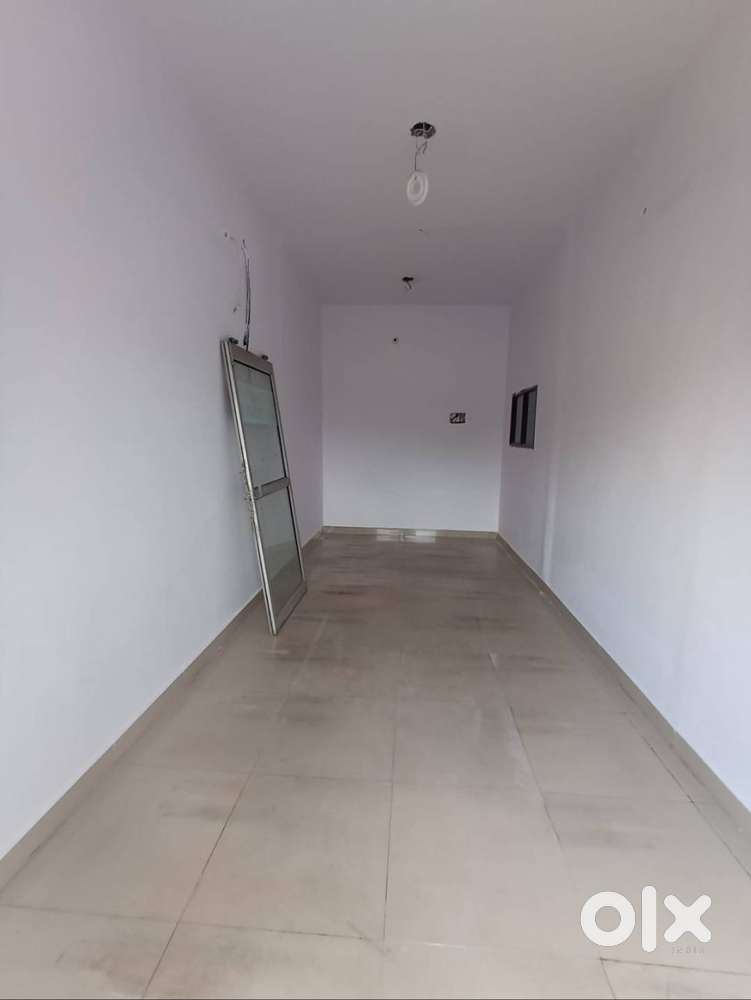 1st Floor L corner building major shopping hub 3rd Pushpta