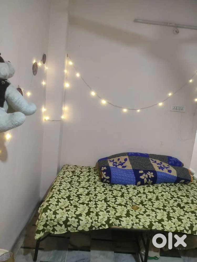 Need a female roommate for hall sharing