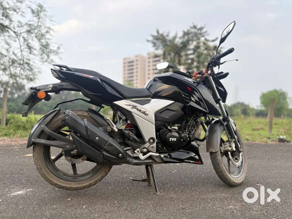 TVS apache 160 4v
Black colour 
1st owner 
Full insurance