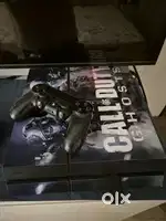 Playstation 4 + 2 controllers