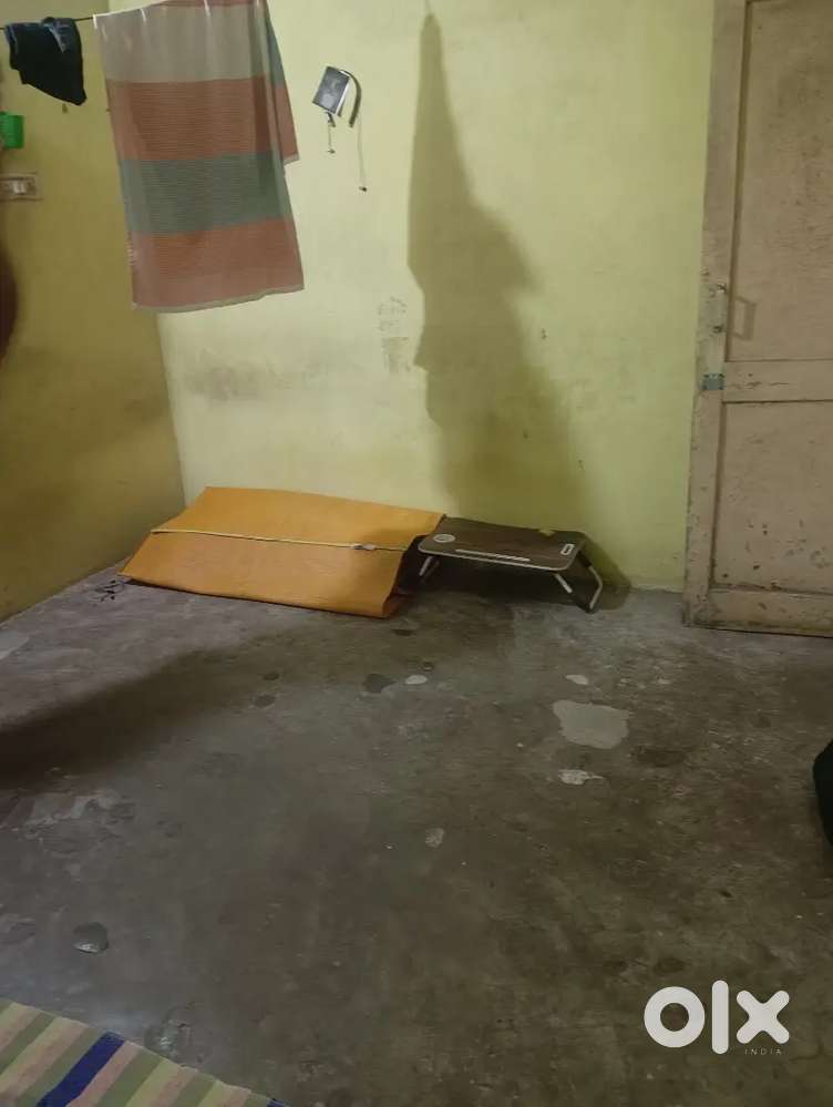 Need male room partner only Job person