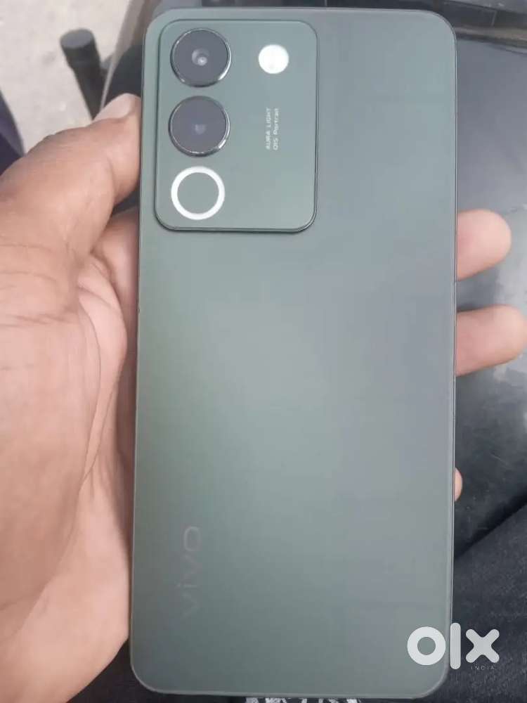 Y200 new condition me hai 1.5 years  charjar bil box sab kuch hai