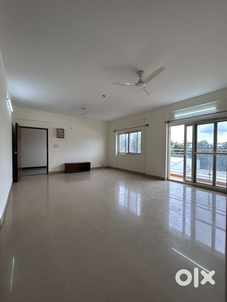 3bhk Flat for lease cum rent is 15k including Maintiance