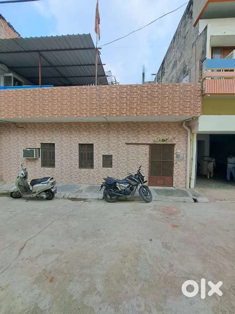 House for sale in aliganj
