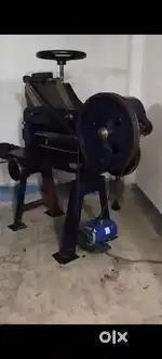 Paper cutting machine