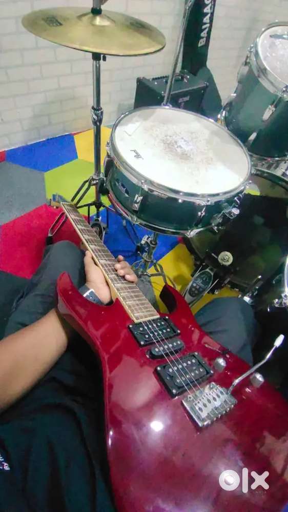 Vault electric Guitar with marshall Amplifier
