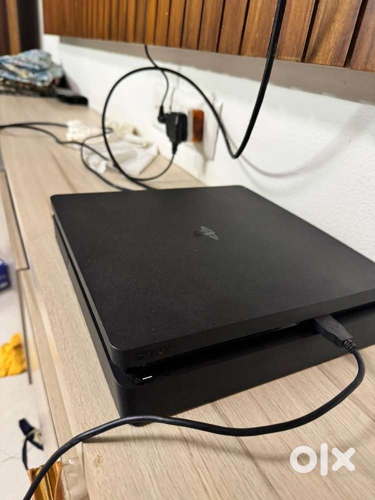 Play station 4 slim
