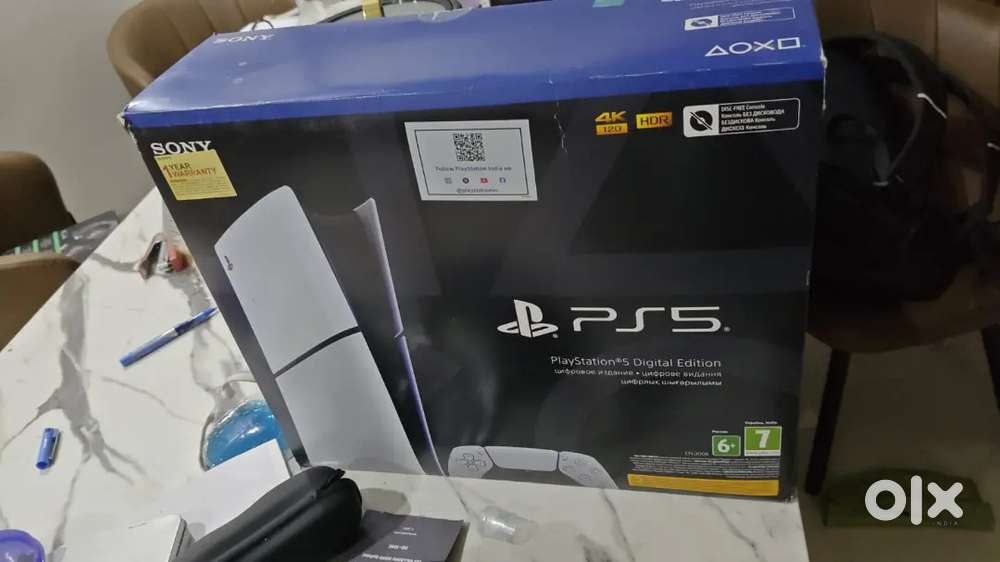 PS5 SLIM DIGITAL 1 TB in WARRANTY 10 months old