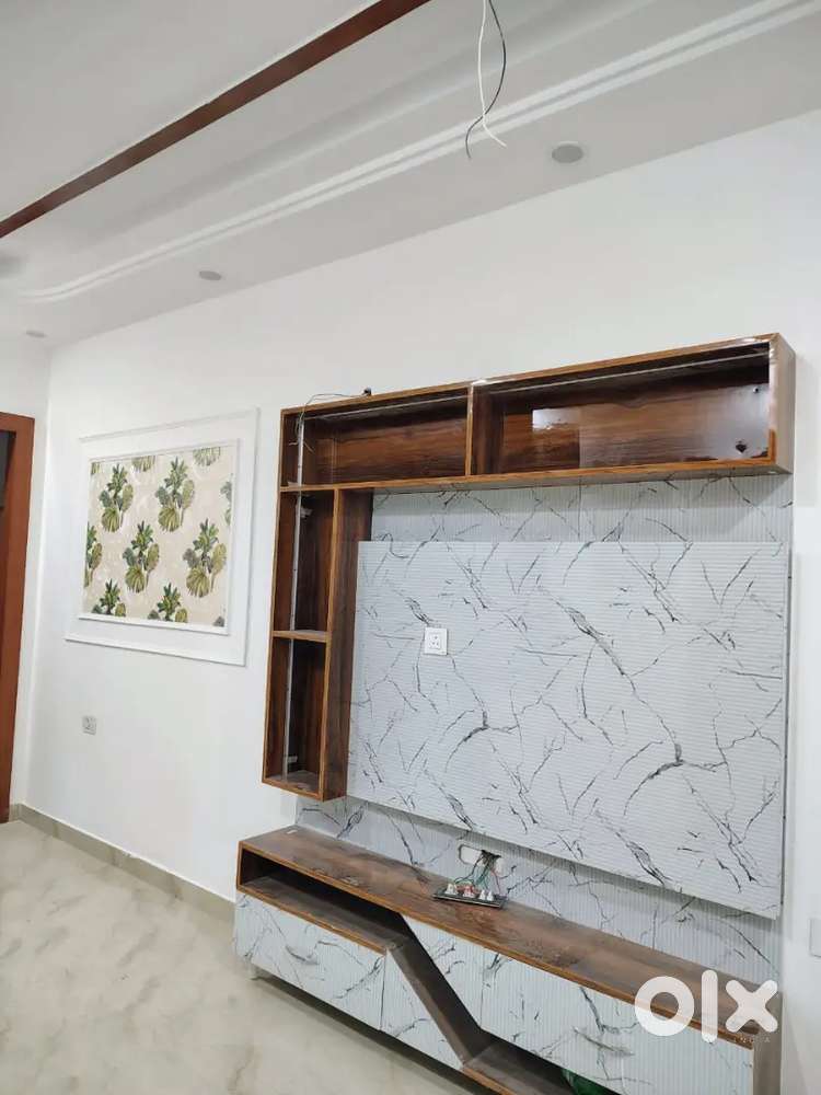 36 lakh me 2 bhk Super duper luxury flat in central Noida sector 73