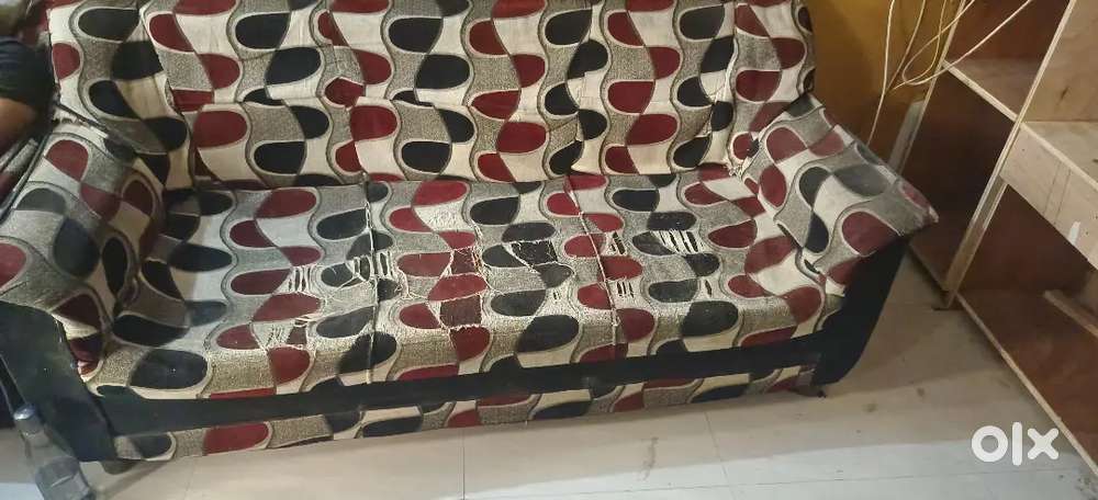 It's a 3 seater sofa