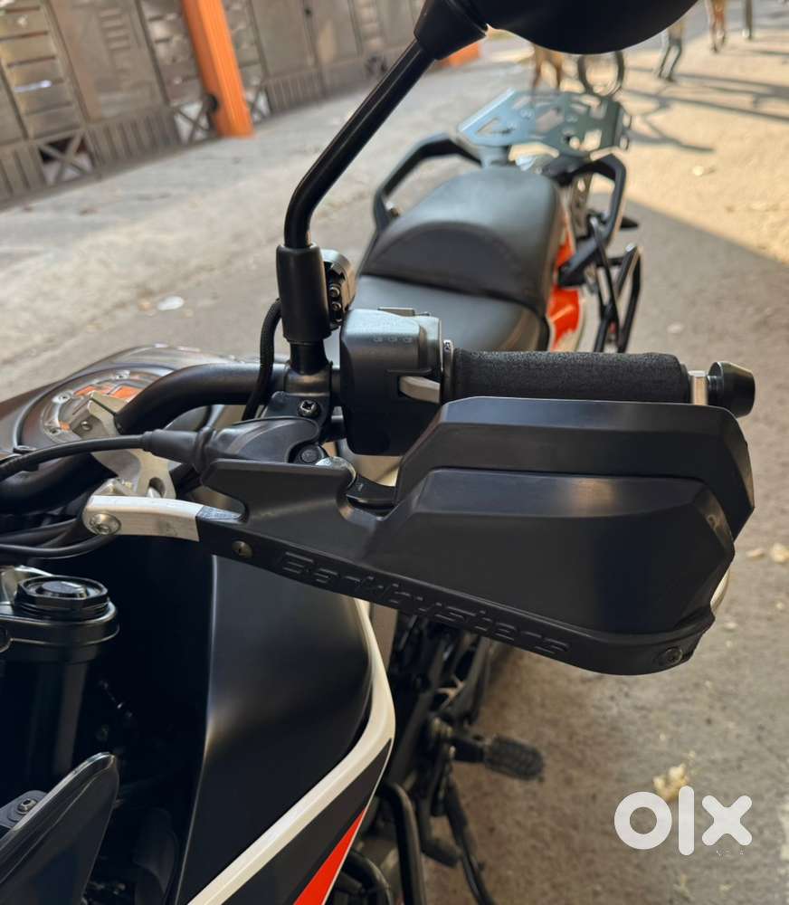 KTM Adventure 390 Accessories Windscreen, Barkbusters & Suspension