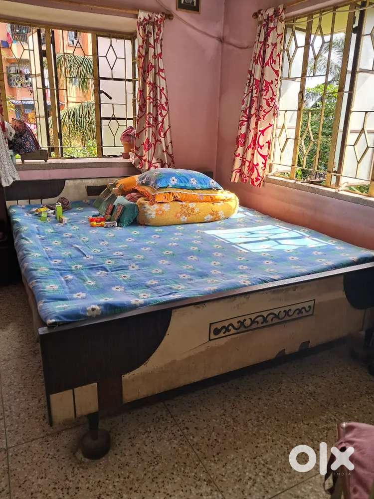 Selling for 2 Bed,  wooden dressing table, small almira etc