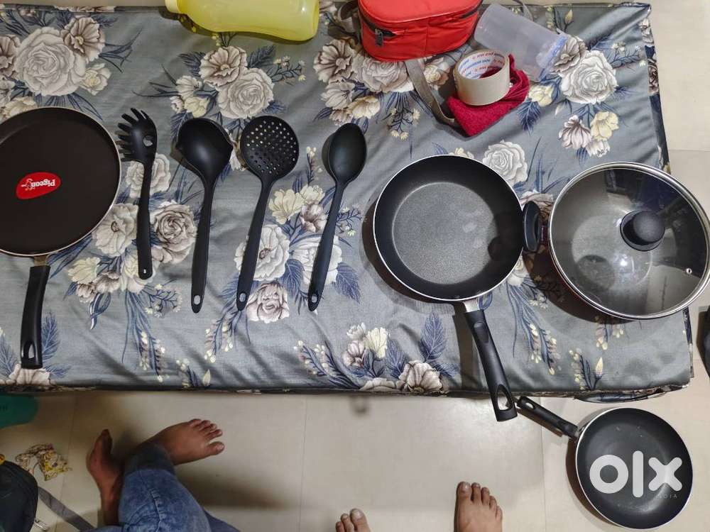 Kitchen utensils set of 8 peices Pigeon non stick vessels