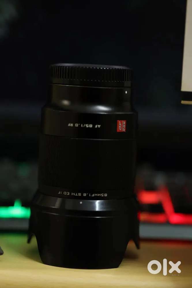 Canon rf 85mm lens brand viltrox rf f1.8