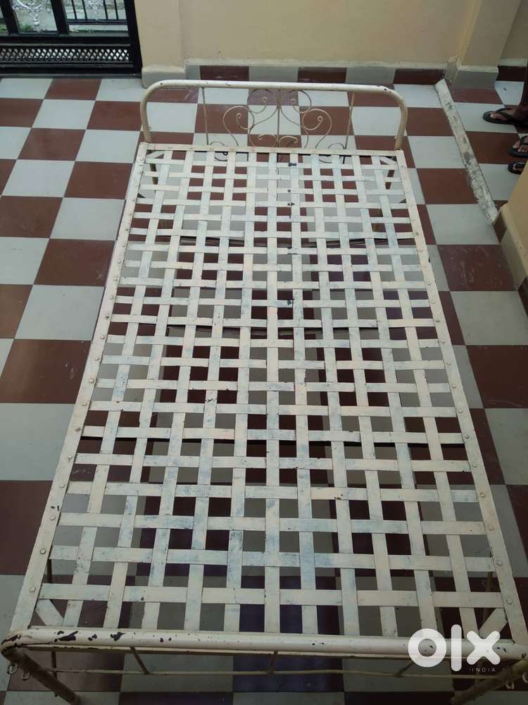 Single Foldable Iron Bed - Loha Palang
