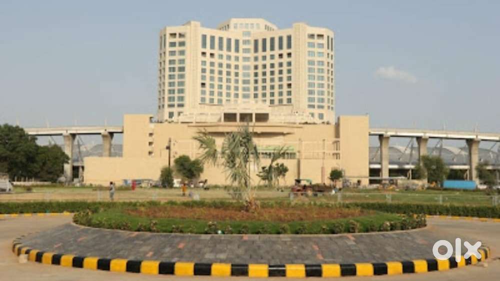 5 Star Hotel Me Fresher Ke Liye Job or Room Dono Available Hai