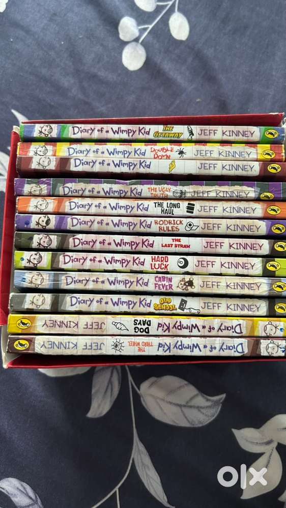 Diary of a Wimpy Kid Box of Books (Set of 12)