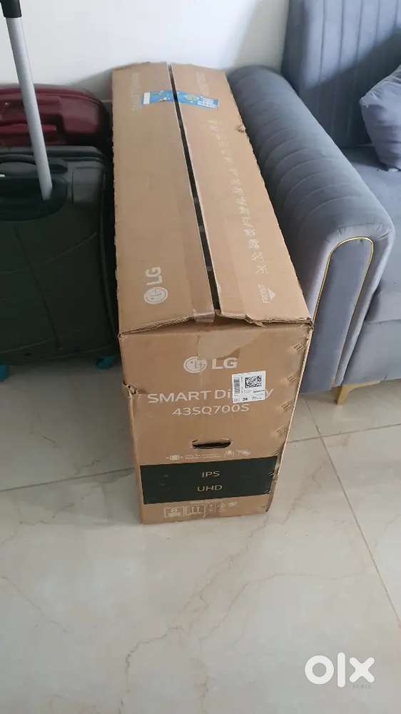 One month old 43 LG  Smart Monitor 4k IPS, HDR10, Type C, HDMIx2