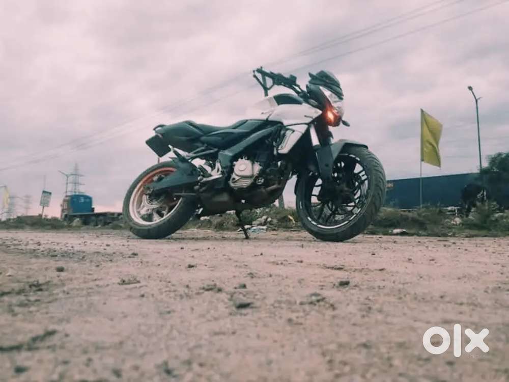 Bajaj pulsar 200ns
