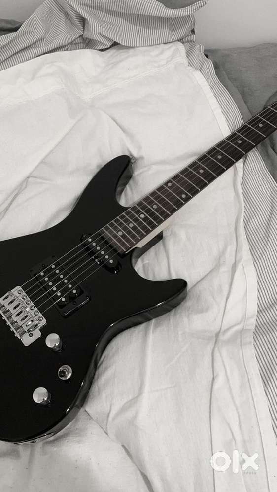 5 days old BRAND NEW electric guitar