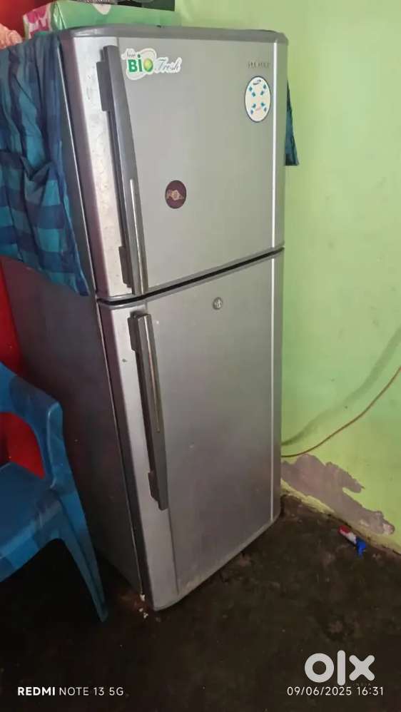 Argent sel bikau Hai double Dor fridge hai Samsung company ka