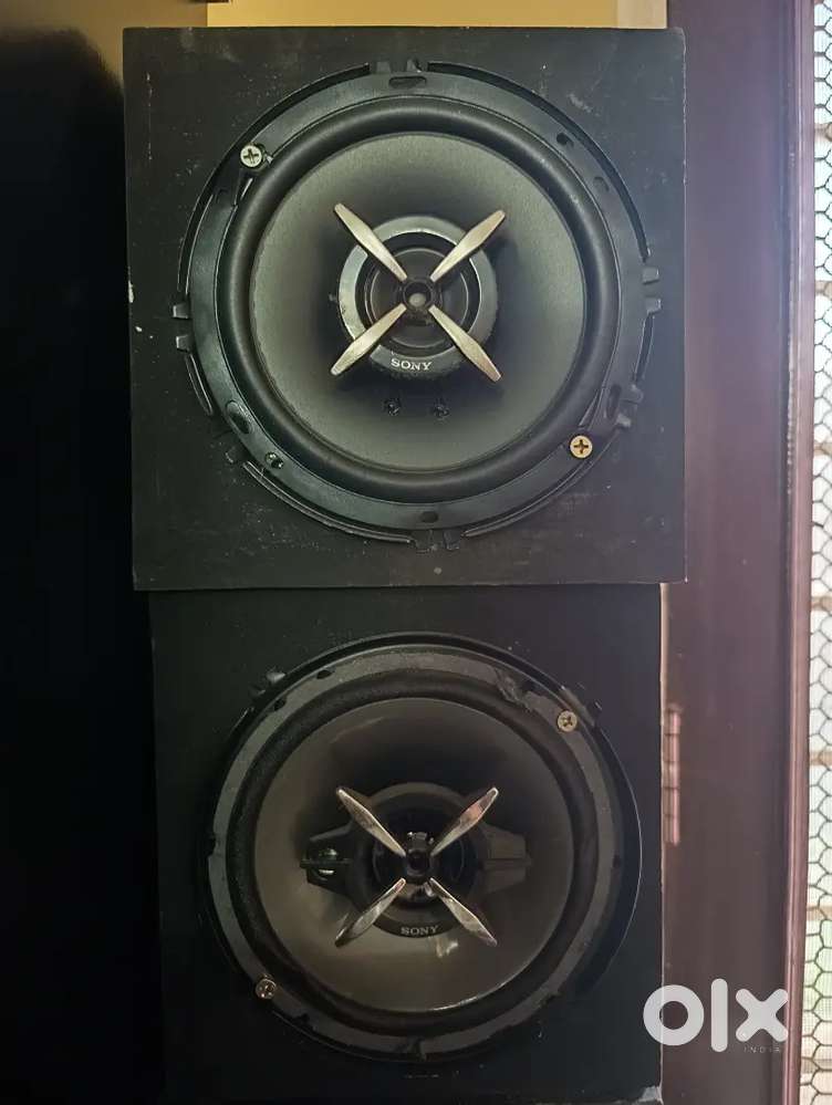 Sony Speakers Pair With Free Speaker Cabinets