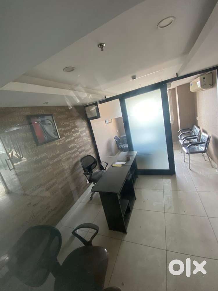 300sqfeet furnish office Model Town Extension