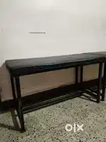 Sitting table