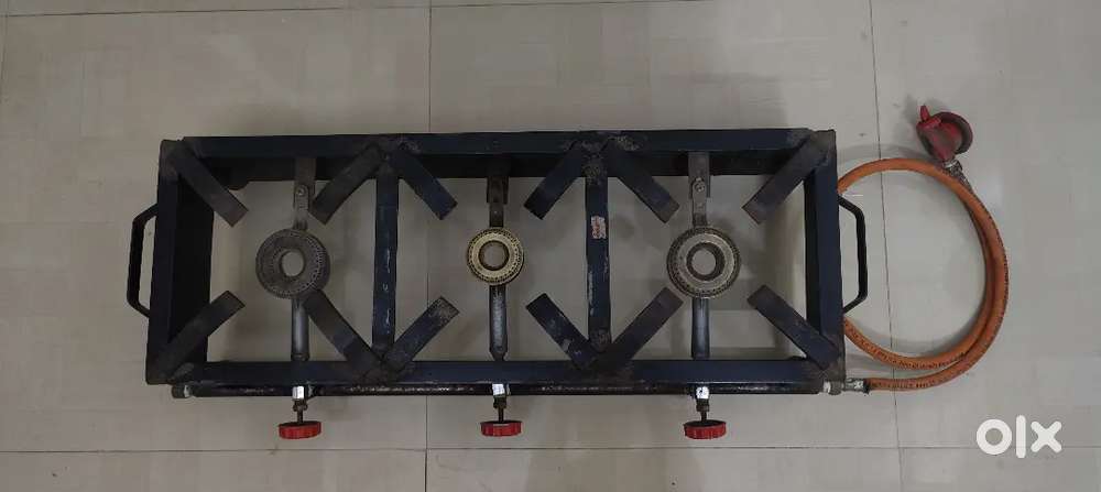 Commercial three burner gas stove