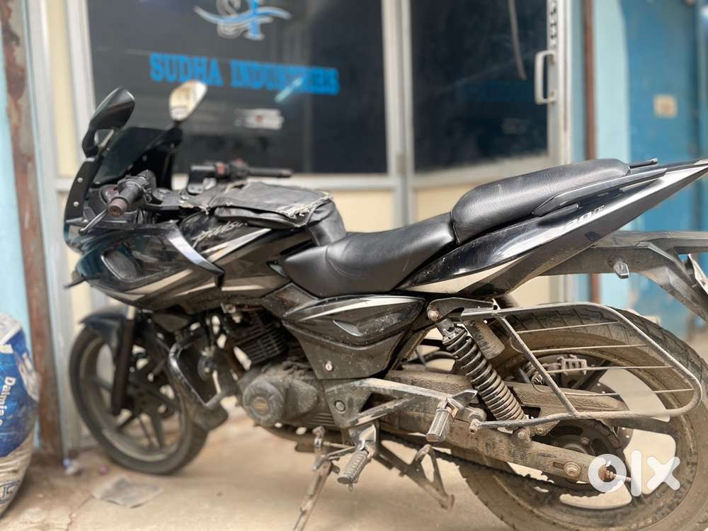 Pulsar 220 DTSI bs 4  single owner
