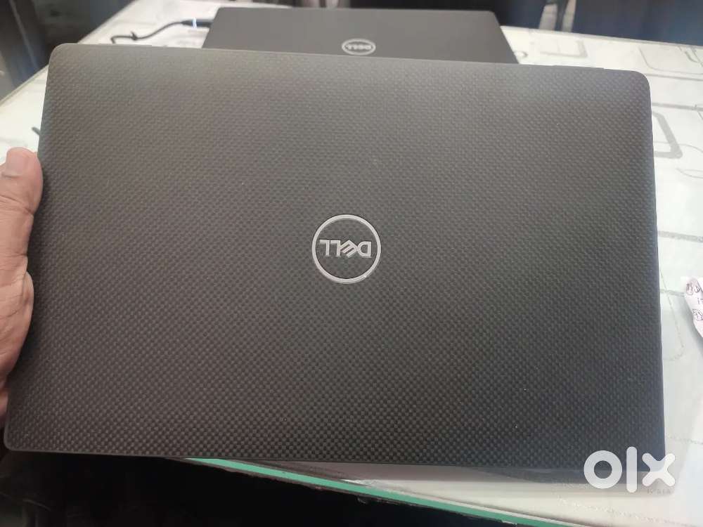 Dell i7 processor 10th gen/8gb Ram/256 gb SSD/14.1 inch Screen