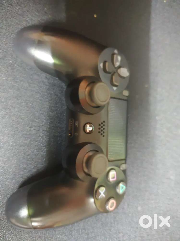 Ps4 slim 500 gb and ps4 cds