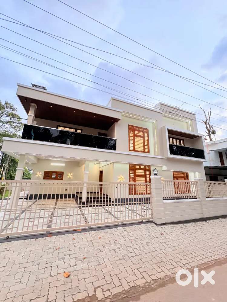 NEW 4 BHK 4 BHK VILLA FOR SALE2990 SQFT 6.5 CENT INFOPARK 5 KMS