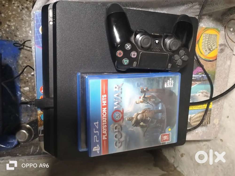 Good condition two cd 1 god of war and last of us 2  never repair