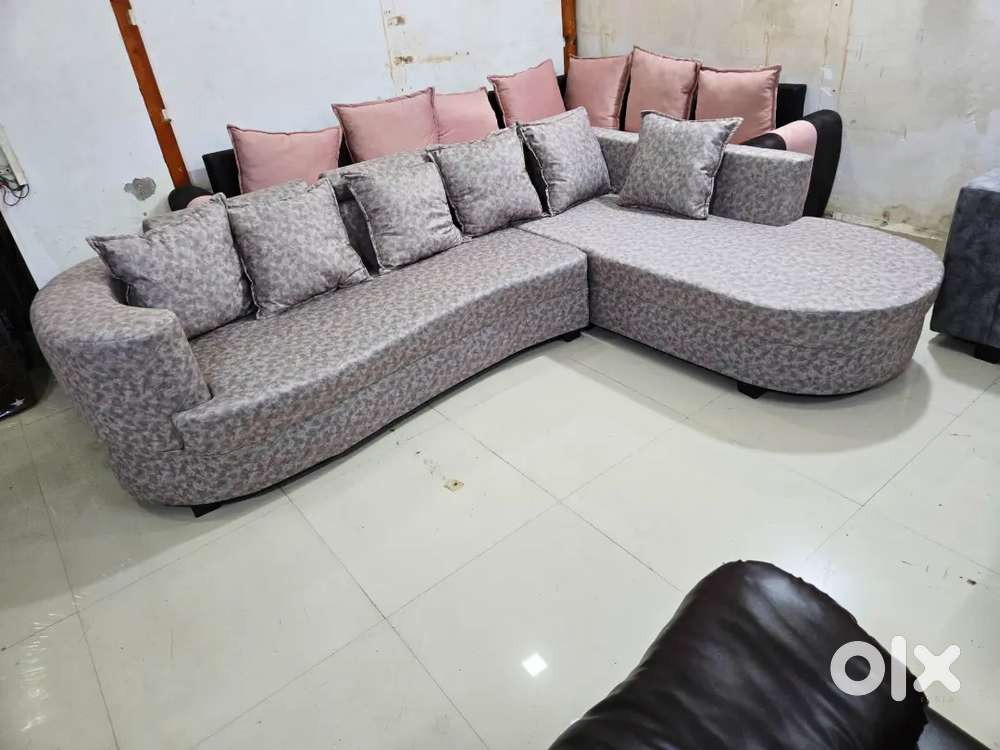 Factory out let market se half rate Mai sofa set