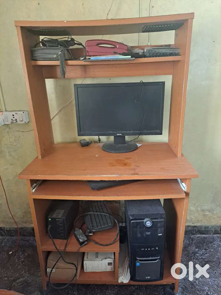 Computer table