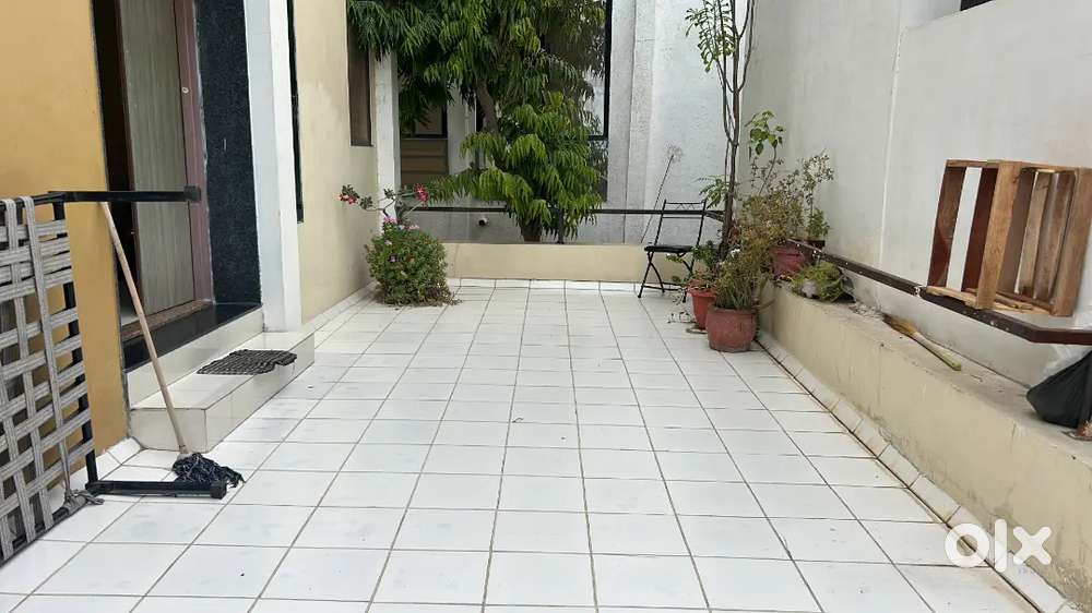 Tenament corner house