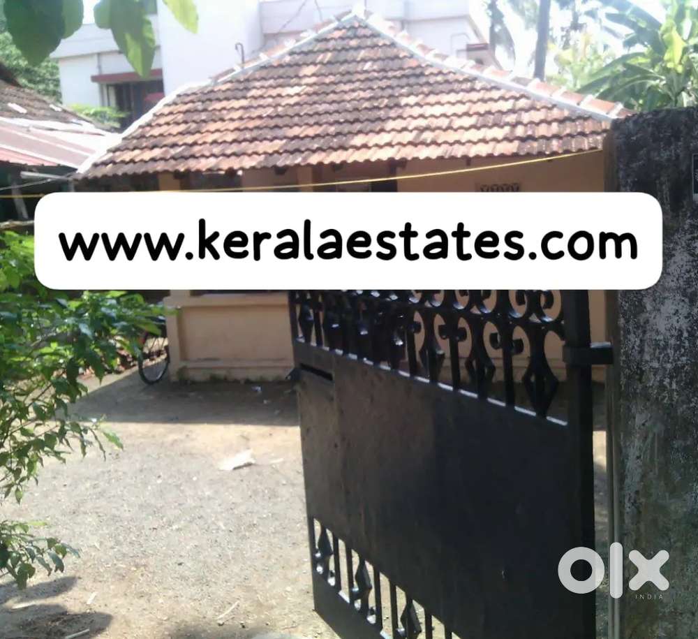 3.25cents Land With AN Old House For Sale at Vytilla