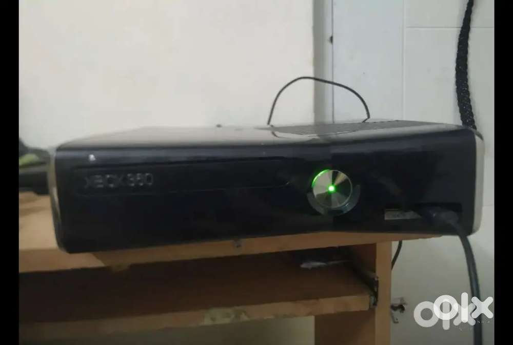 Xbox 360 console for gaming 2 games are free
