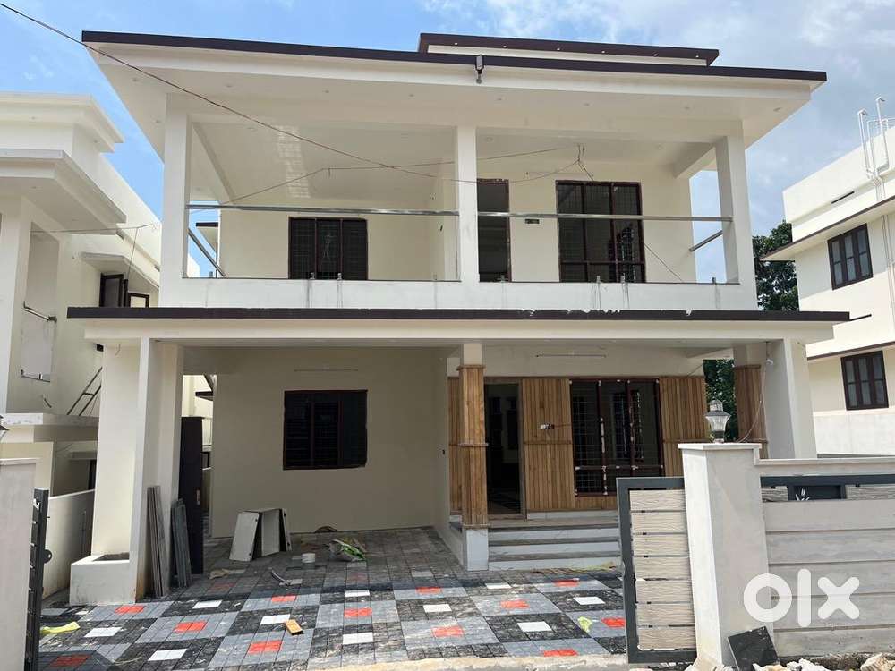 4.5cent House 1850sqft Mannanthala