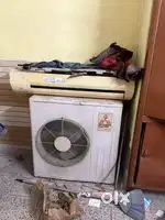 Misubishi 2.5 ton split AC, cake pastry Glass Refrigerated Counter