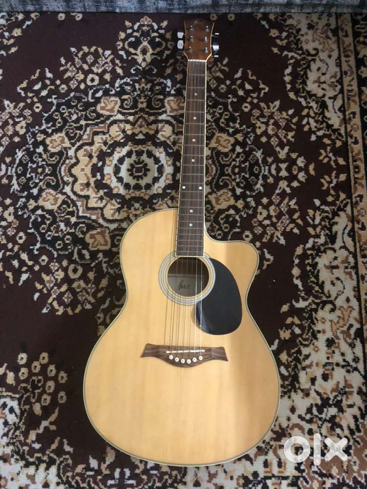 Acoustic Guitar and its bag in excellent condition