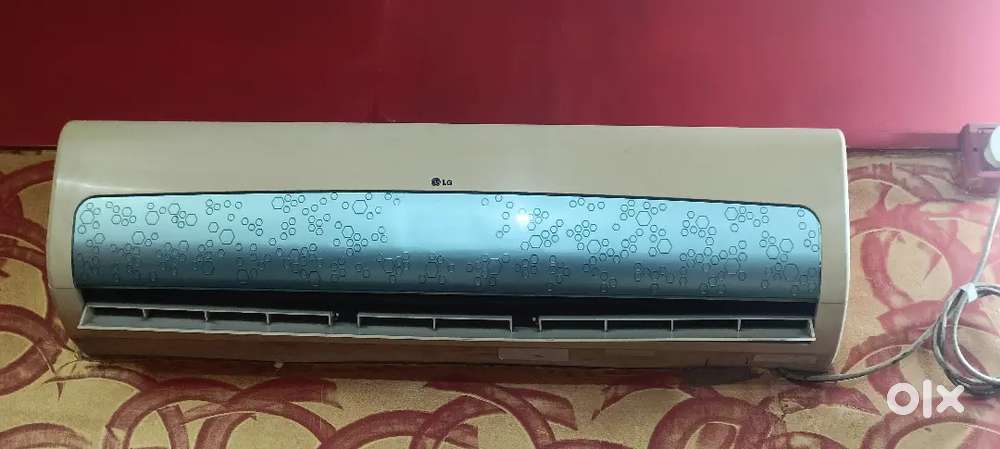 LG SPLIT AC..